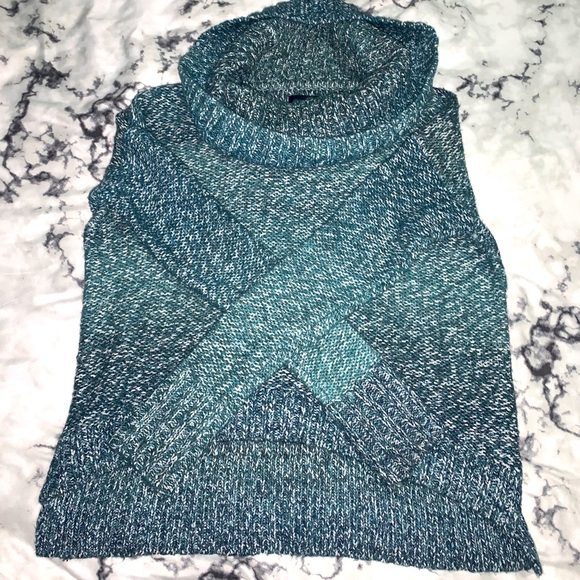 American Eagle Sweater - Picture 2 of 3